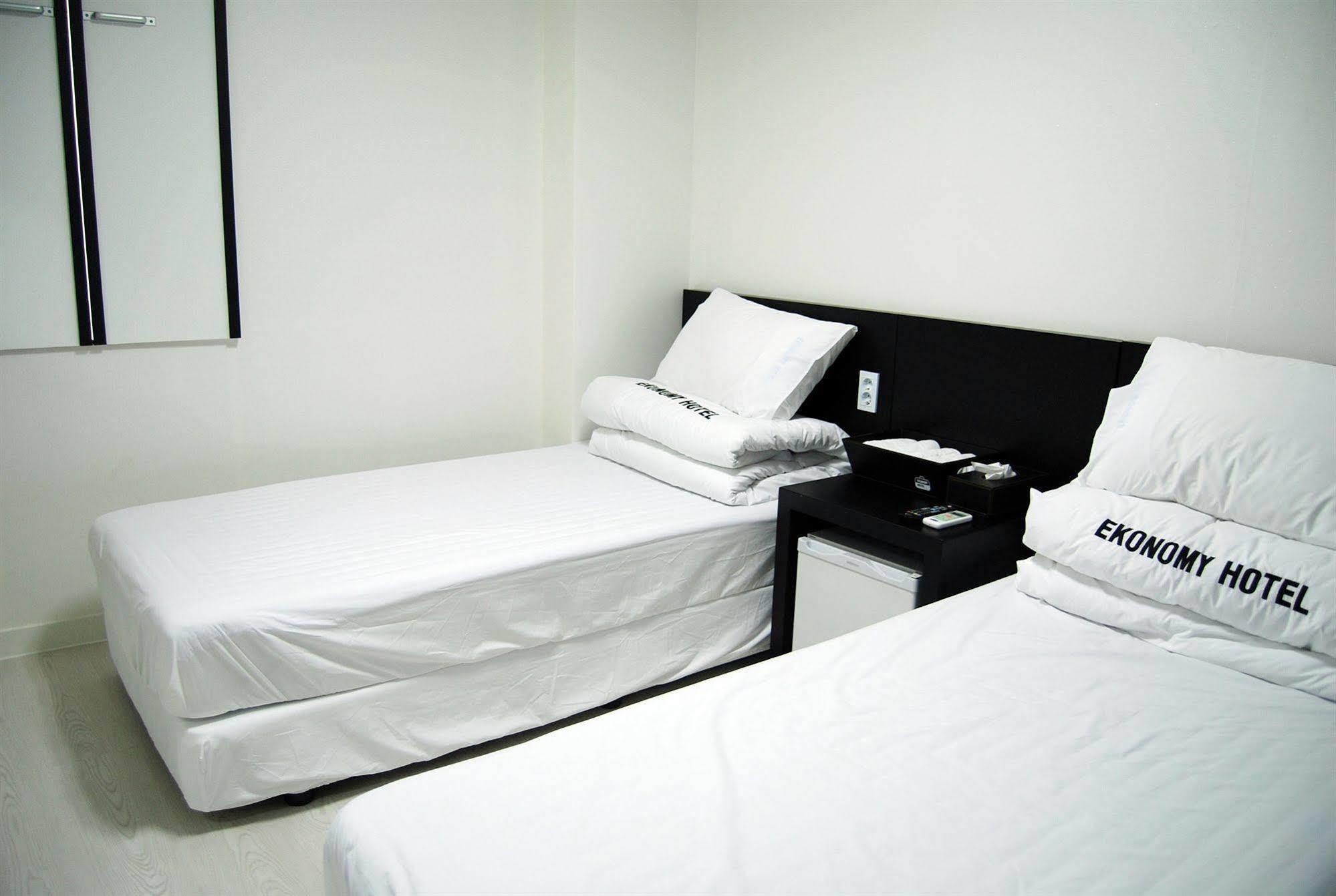 Ekonomy Hotel Nampo Busan Bagian luar foto