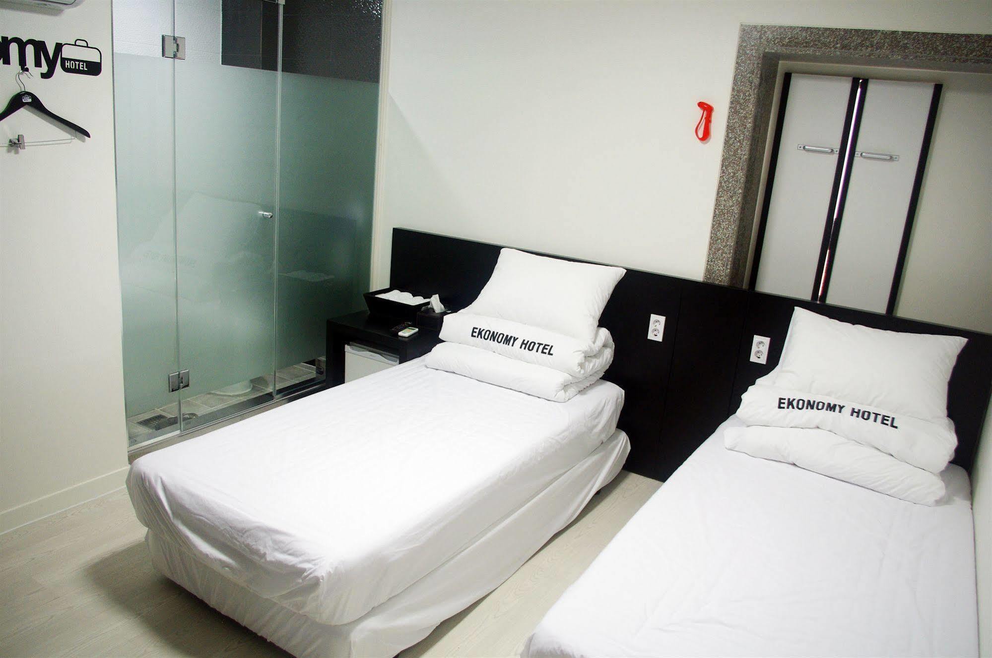 Ekonomy Hotel Nampo Busan Bagian luar foto