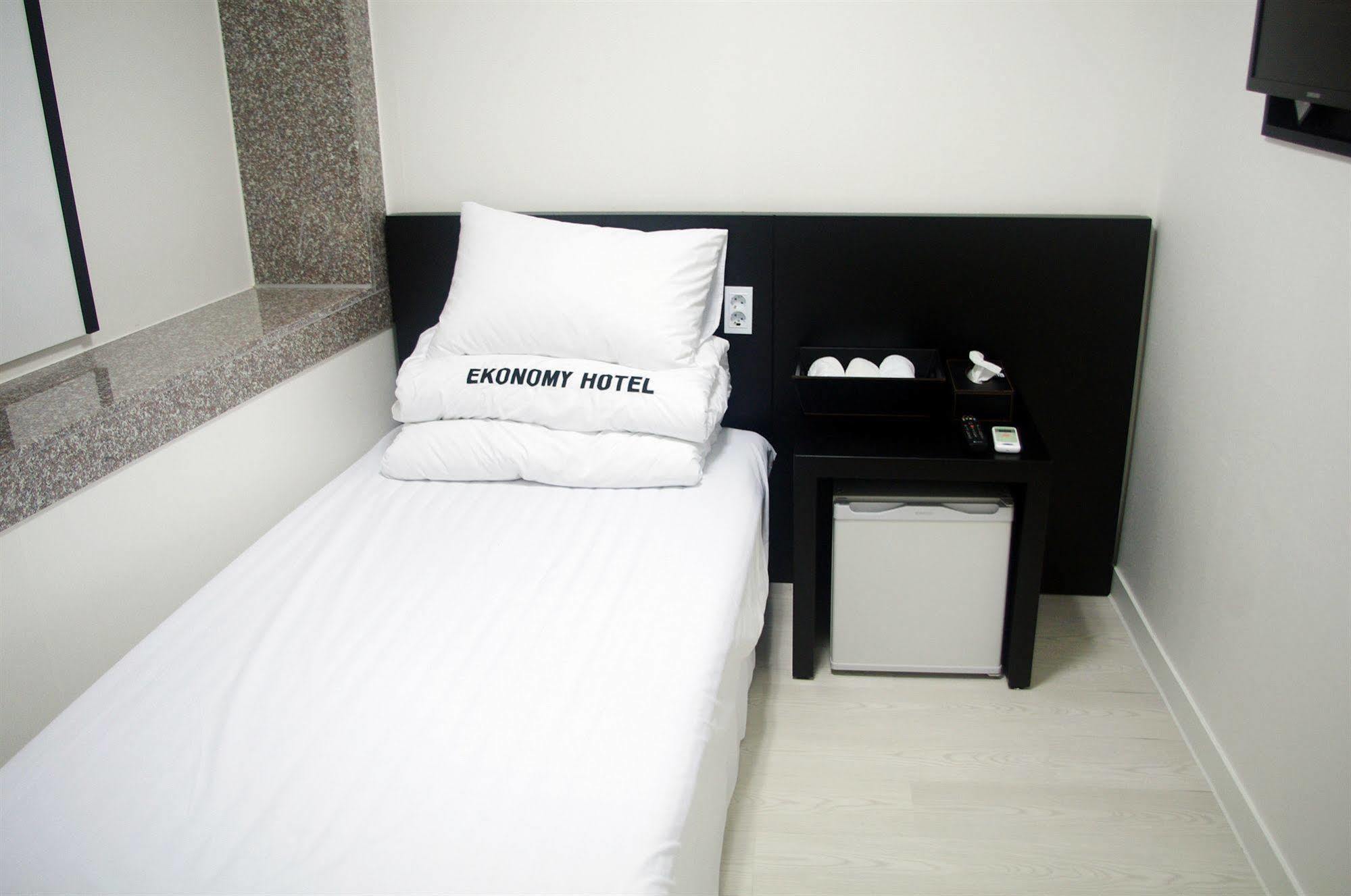 Ekonomy Hotel Nampo Busan Bagian luar foto